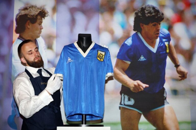 Maradonin dres iz finala SP-a 1986. vraćen u Argentinu