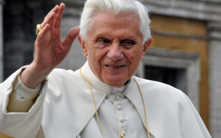 Preminuo papa emeritus Benedikt XVI.