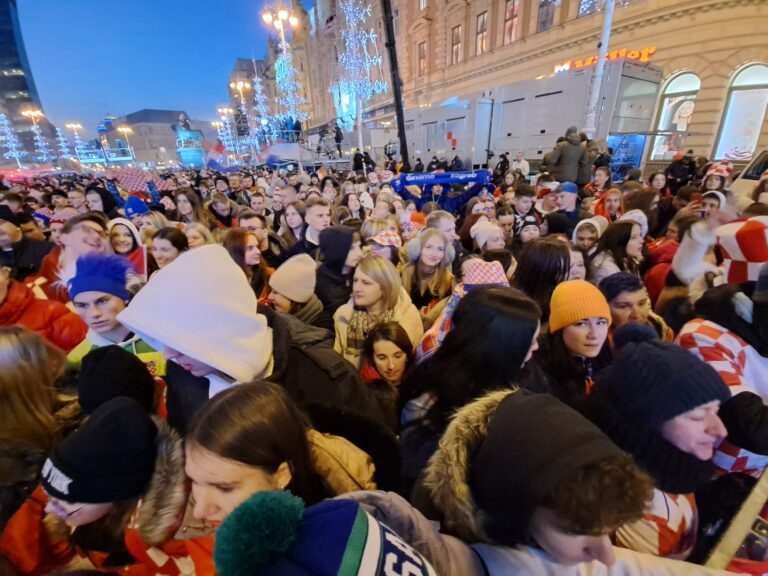 UŽIVO IZ ZAGREBA, PRATITE S NAMA DOČEK VATRENIH