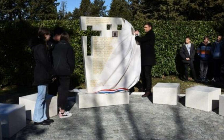 U Čitluku otkriven spomenik za jedanaest stradalih učenika