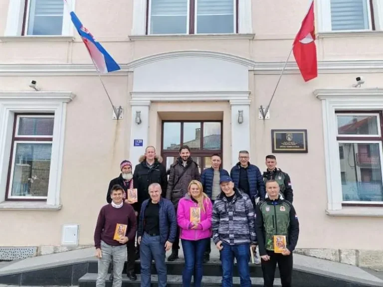 Članovi udruge „Heroji ne umiru“ posjetili Općinu Tomislavgrad