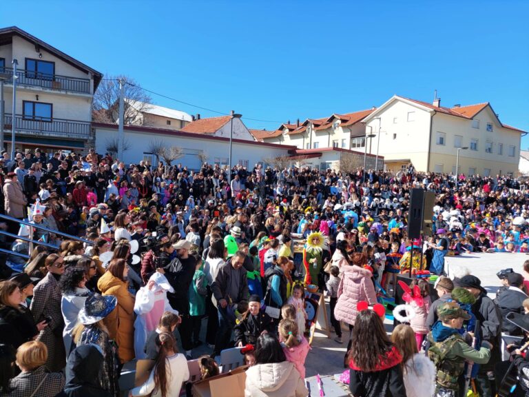 VIDEO: MNOŠTVO DJECE NA MASKENBALU U TOMISLAVGRADU