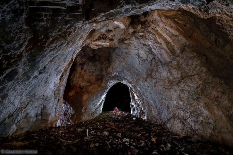 Slovenija: Nakon 30 sati spašavanja speleologinja izvučena iz špilje