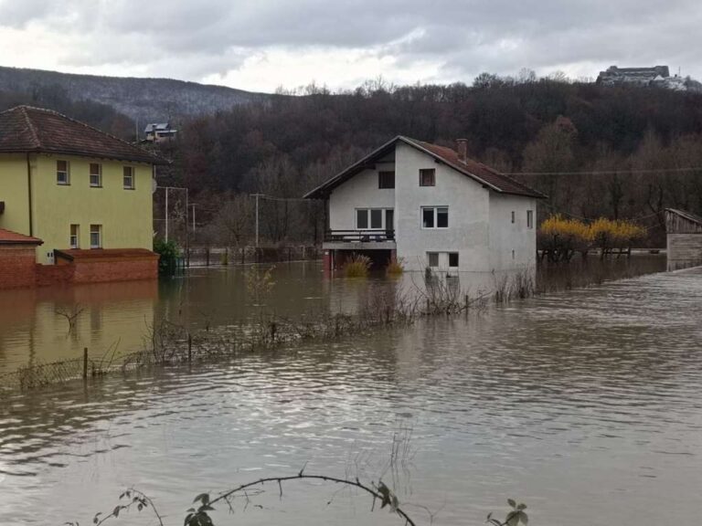 Stanje u BiH: Prema meteorološkoj prognozi očekuju se pljuskovi, koje mogu izazvati bujične poplave