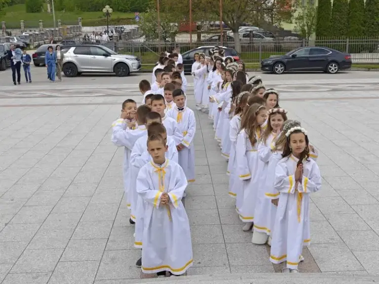 Tomislavgradski prvopričesnici 2023. (foto/video)