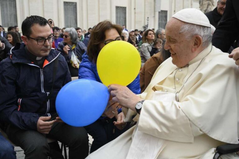 Papa Franjo: Dozvolili smo da previše migranata umre u Mediteranu