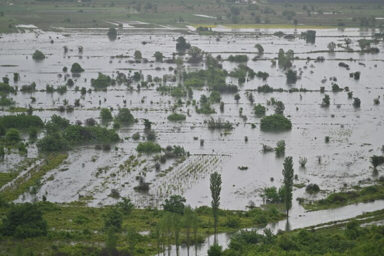 Vrgorsko polje postalo jezero: Prizori su nestvarni, a jagodari očajni