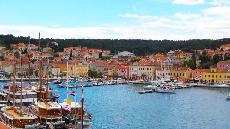 Hrvatski ministar zabrinut: Visoke cijene na Jadranu mogu ugroziti turističku sezonu