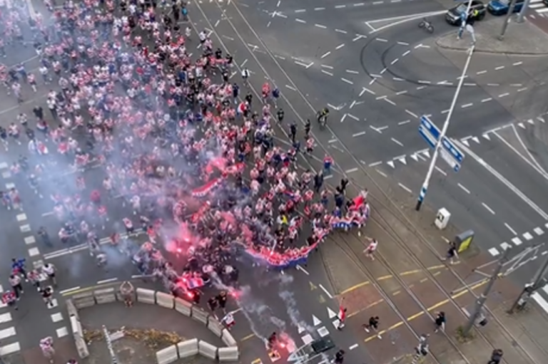 Moćni korteo Hrvata snimili iz zraka, scene su brutalne, zaustavljen promet. Video obilazi svijet