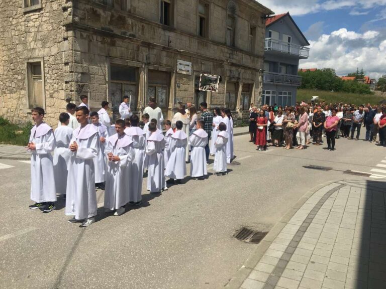 Procesijom ulicama Tomislavgrada obilježen blagdan Tijelova