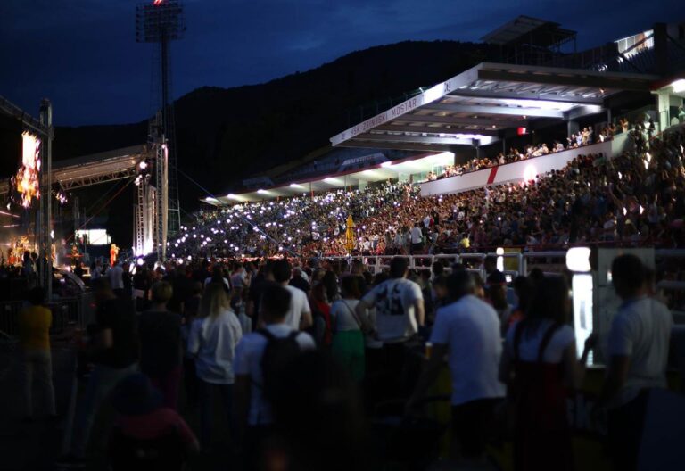 Mostar: 10.000 ljudi pjesmom slavilo Boga