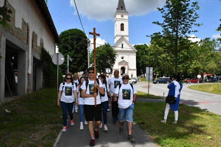 Hodočašće spojilo dvije župe, dva grada i dvije države: ‘Želimo kreirati život u Posavini’