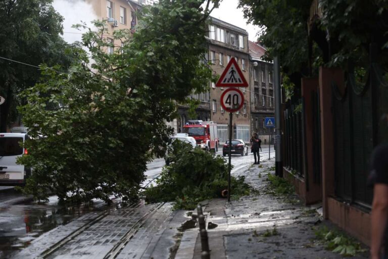 U zagrebačkom nevremenu poginula dva muškarca, veći broj ozlijeđenih