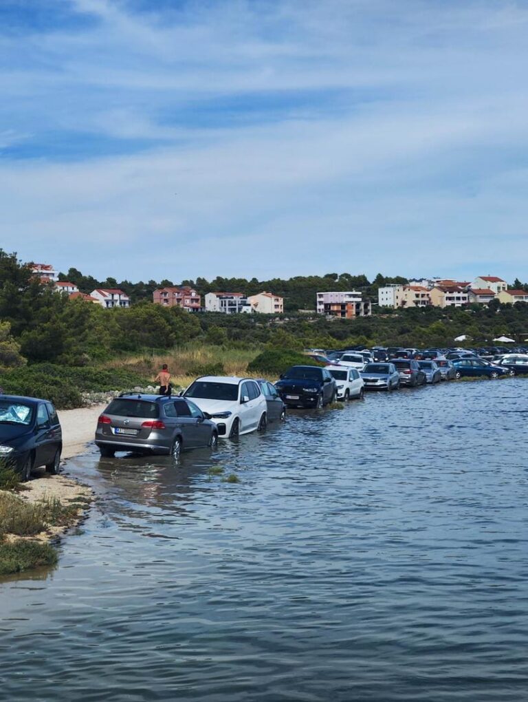 Cijena besplatnog parkinga: Parkirali prvi red do mora, nisu očekivali da će se ovo dogoditi