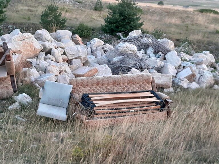 Tužni prizori: Okolicu Blidinja “krasi” smeće