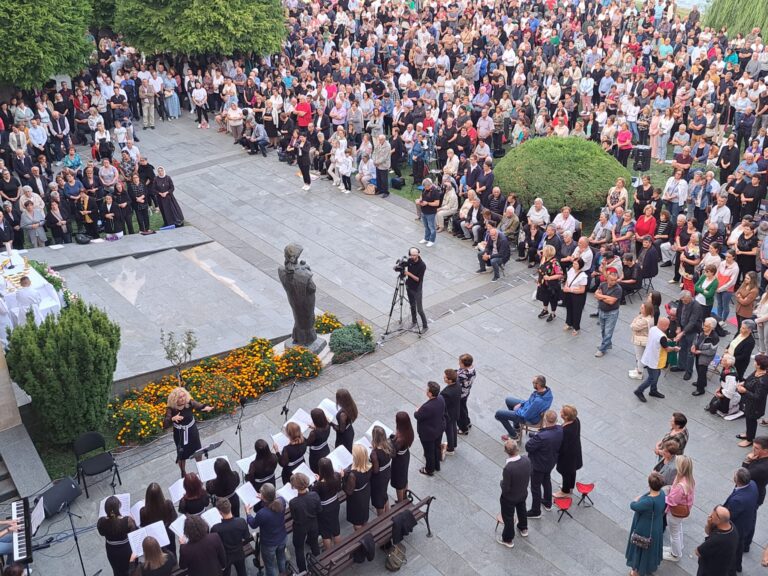 Na misi uočnici na Šćitu oko 10000 vjernika