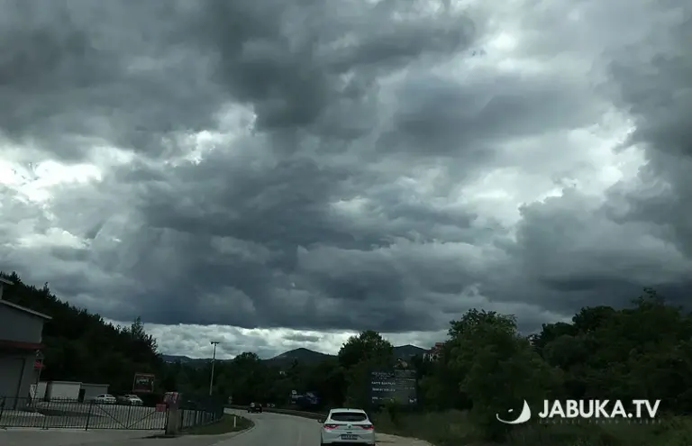 U narednim danima oblačno i kišno, upozorenje zbog jakog vjetra