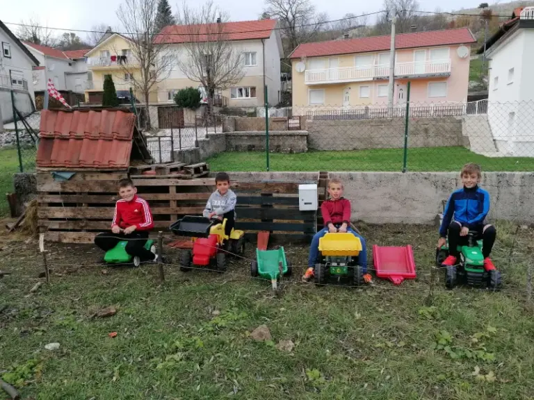 Družba Pere Kvržice u Roškom Polju