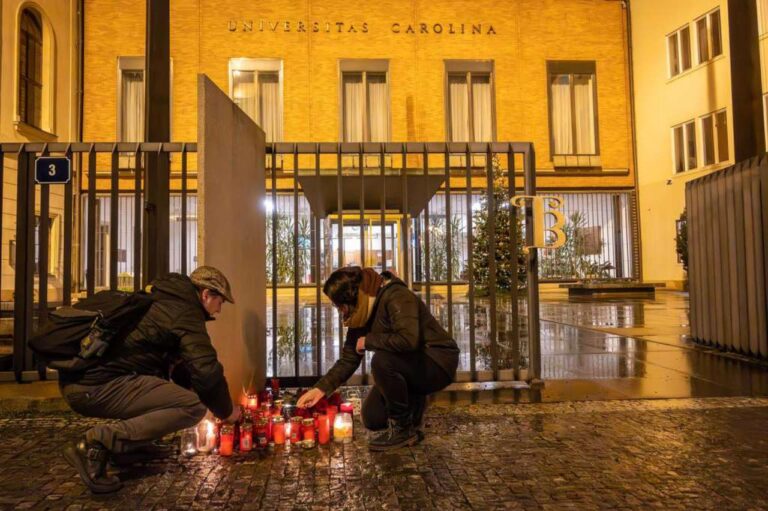 U Češkoj Republici proglašen Dan žalosti nakon što je naoružani napadač ubio 14 ljudi na univerzitetu u Pragu