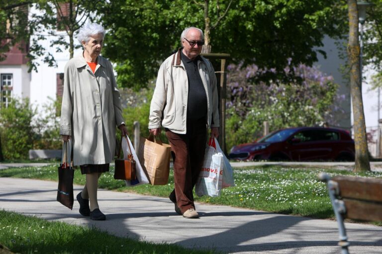 Kako živi gotovo 300.000 umirovljenika u FBiH sa mirovinom od 538 maraka