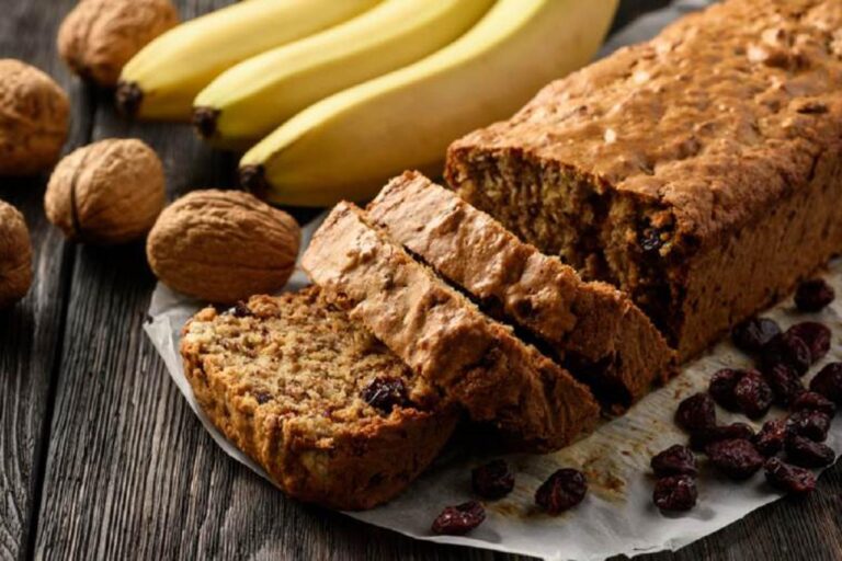 Jednostavan i sočan banana bread s čokoladom i bez jaja