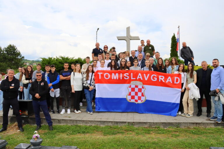 Učenici iz Tomislavgrada posjetili mjesta hrvatskih stradanja u Središnjoj Bosni