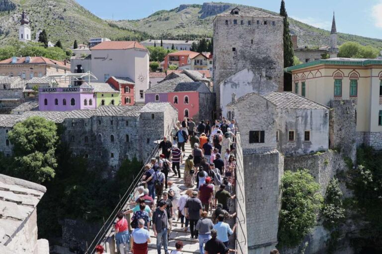 Lijepo vrijeme privuklo turiste, sezona rano počela i ide jako dobro