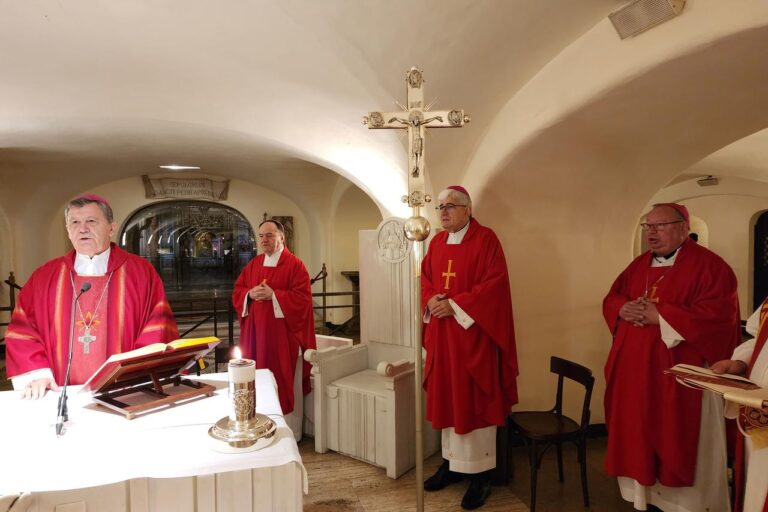 Misnim slavljem na grobu sv. Petra apostola biskupi Biskupske konferencije BiH započeli svoj pohod „ad limina“