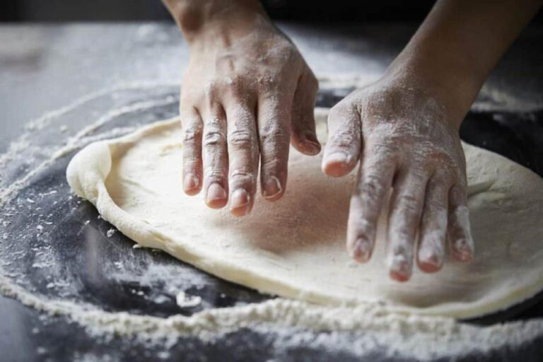 Želite brzo pripremiti pizzu? Evo kako napraviti tijesto koje se ne mora dizati