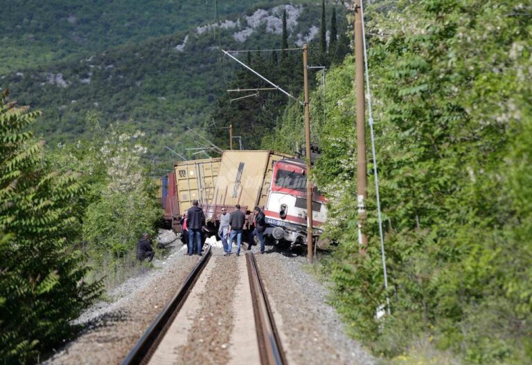 Vlak na putu prema Čapljini iskočio iz tračnica