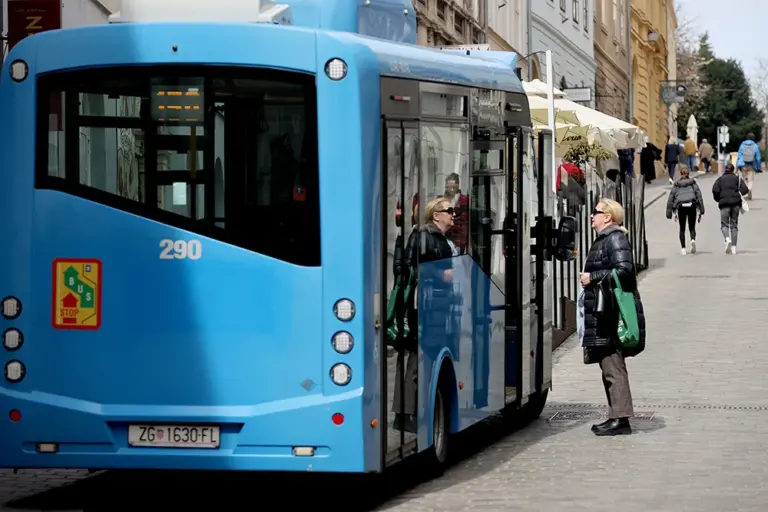 Nedostatak radnika: Autobuse u Zagrebu vozit će umirovljenici?