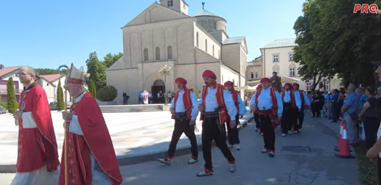 SVEČANA PROCESIJA SA KIPOM SV. NIKOLE TAVELIĆA U TOMISLAVGRADU