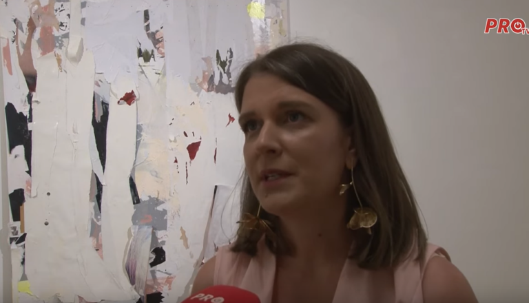 TAMARA HERCEG PREDSTAVILA IZLOŽBU ART MUST GO ON ŠIROKOBRIJEŠKOJ PUBLICI