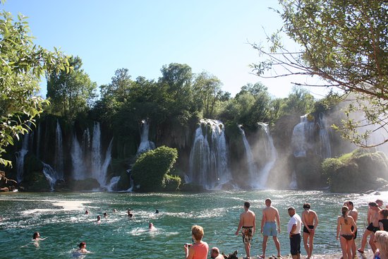 LJUBUŠKI: Turisti “okupirali” Kravicu