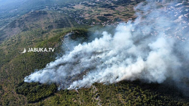 Veliki požar na brdu Križevac u Međugorju