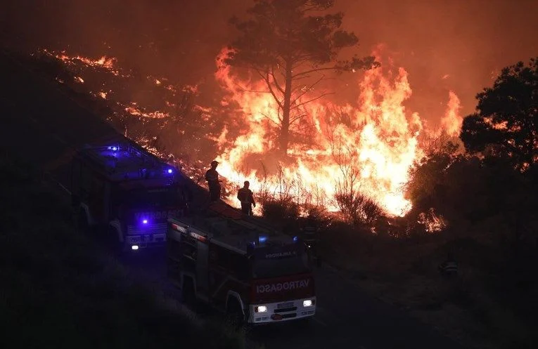 DALMACIJA U PLAMENU: Požari i dalje bjesne, šire se na Park prirode Biokovo i Nacionalni park Krka