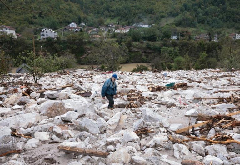 Jablanica: Pronašli živog dječaka ispod ruševina