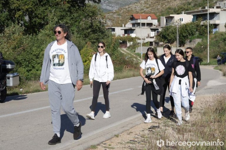 HUMANITARNO HODOČAŠĆE Krenuli pješice iz Trebinja do Ostroga za žrtve poplava