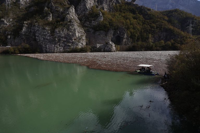 Volonteri čiste Jablaničko i Grabovičko jezero