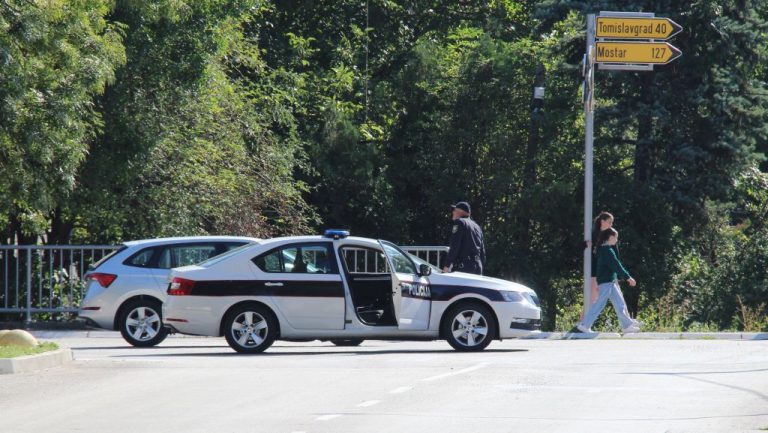 Protiv 23-godišnjaka podnesena kaznena prijava. Oštetio tri policijska vozila