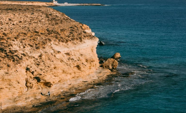 POTRAGA Potonuo turistički brod s 45 putnika i članova posade