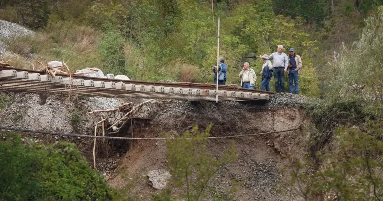 GOPODARSTVENICI: ‘Ako se uskoro ne popravi pruga do Ploča, moglo bi doći do zatvaranja tvornica’