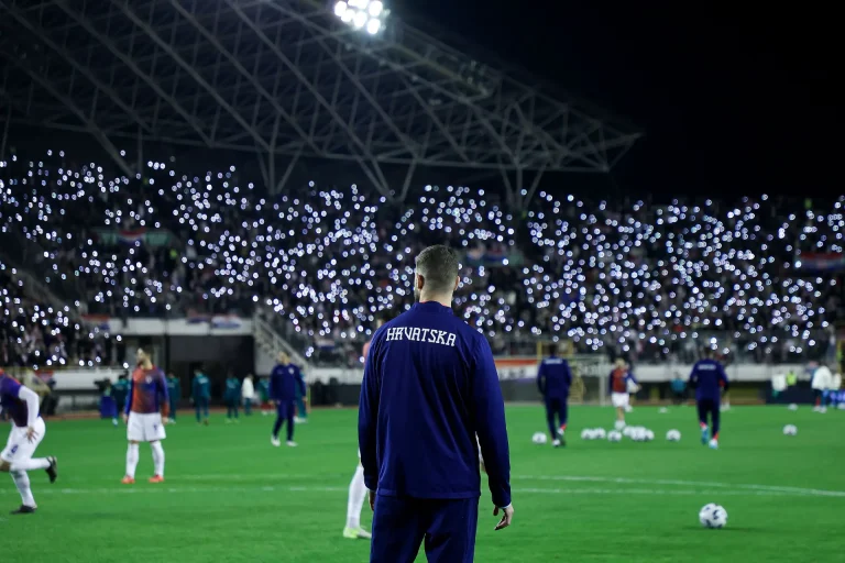 VIDEO: Prepuni Poljud zapjevao ‘Ne dirajte mi ravnicu’ u čast Vukovara