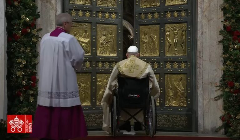 Papa otvorio Sveta vrata i označio početak Jubilarne godine