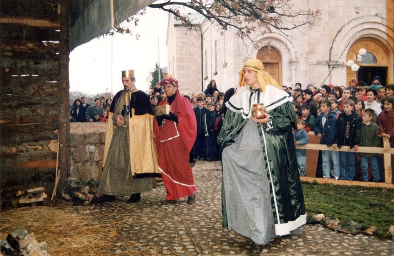 Fotografije prvih poslijeratnih živih jaslica u Širokom Brijegu