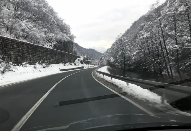 Stanje na cestama u BiH: Poledica i učestali odroni zahtijevaju oprez