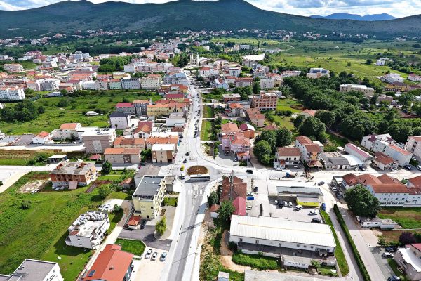 Više sklopljenih brakova i više rođenih nego prethodne godine. Čitluk objavljuje.