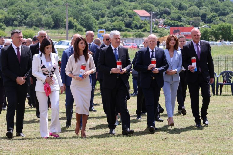 Predsjednik HNS-a BiH dr. Čović i visoko izaslanstvo u Radimlji nazočili komemoraciji u znak sjećanja na žrtve Bleiburške tragedije i Križnog puta