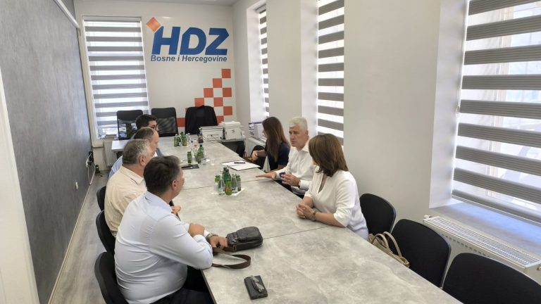 Predsjednik Čović u Kreševu s članovima Predsjedništva ŽO HDZ-a BiH SBŽ