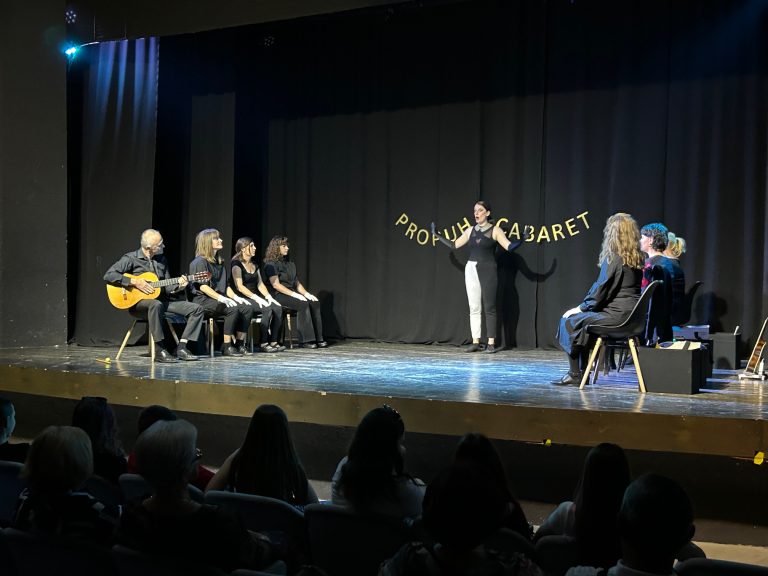 „Propuh Cabaret“ donio kazališnu čaroliju i oduševio publiku u Vitezu